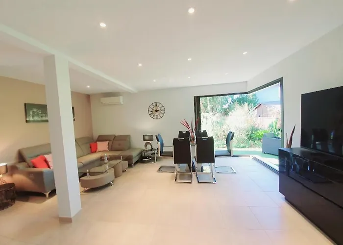 Вилла Les Chenes