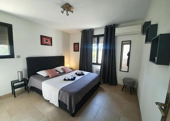 Вилла Les Chenes